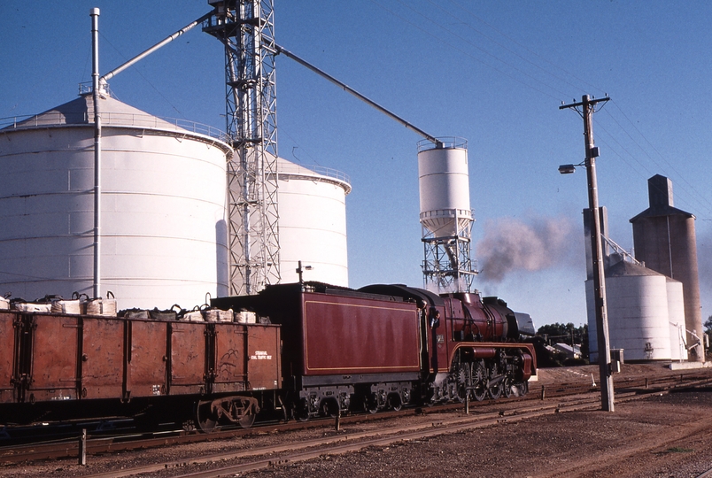 123539: Ouyen R 766 shunting cars from 8191-8192 SRV Special