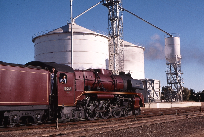 123540: Ouyen R 766 shunting cars from 8191-8192 SRV Special