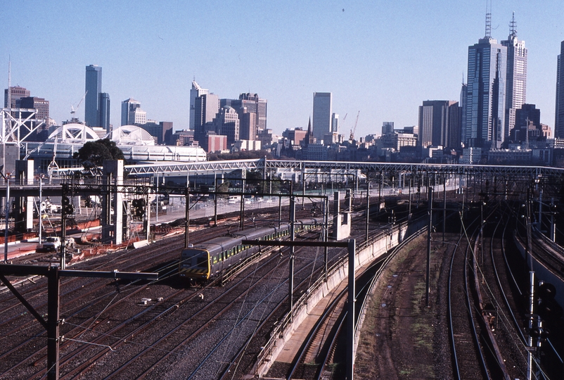 123706: Original MCG Footbridge Down Suburban from Caulfield Loop Ramp 6-car Comeng