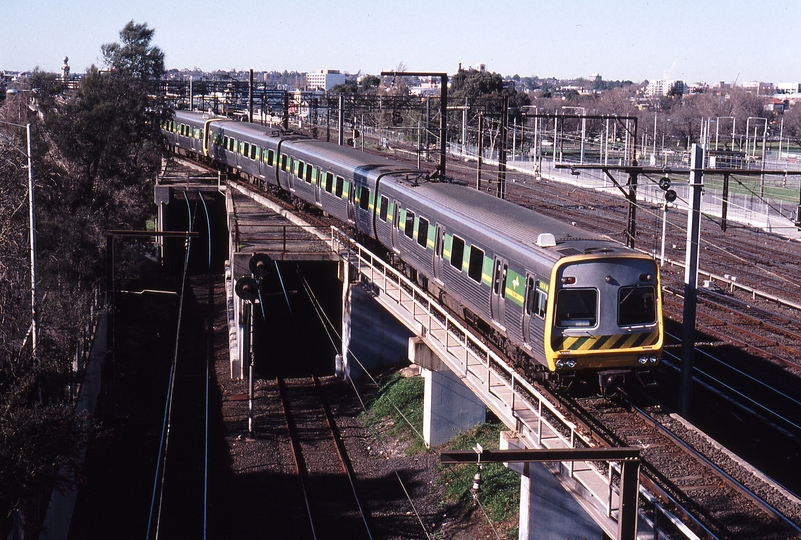 123709: Original MCG Footbridge Down Suburban on Flyover 6-car Comeng 624 M trailing