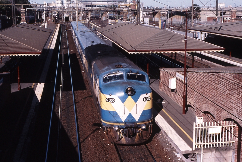 123718: North Melbourne 8235 Passenger to Warrnambool S 300