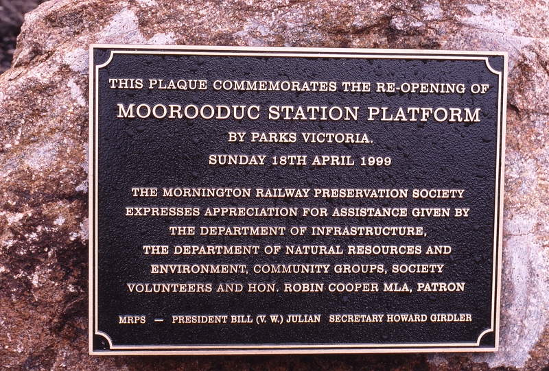 123736: Moorooduc Commerorative Plaque on Platform