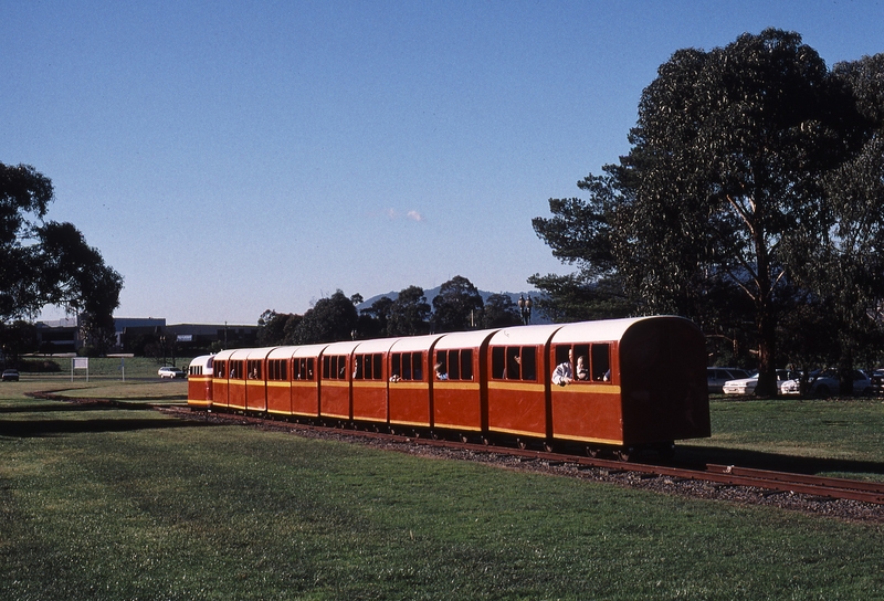 123748: Caribbean Gardens Passenger leaving Station