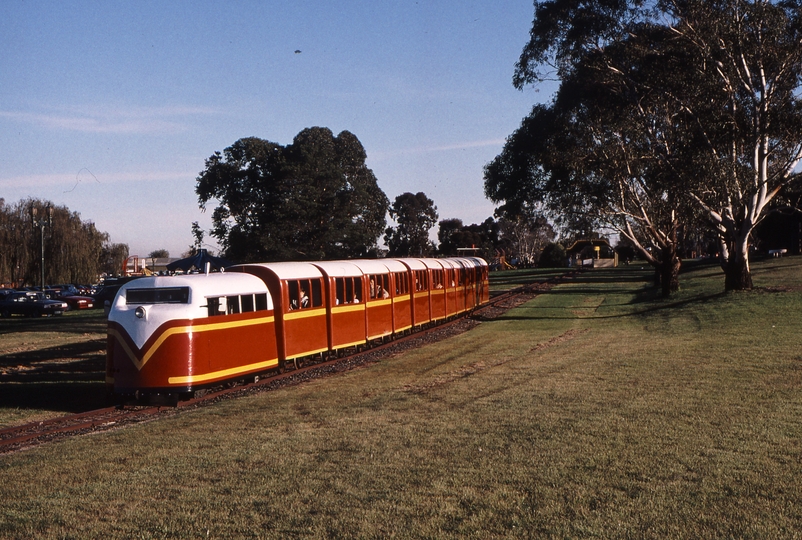 123765: Caribbean Gardens First curve North of Station Passenger V Masters 0-4-0D