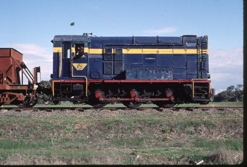 123815: Muckleford F 212 shunting