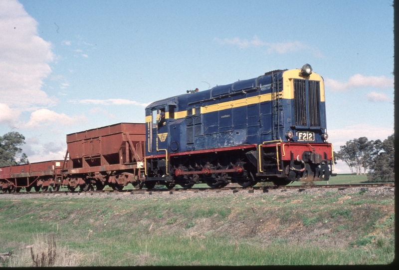 123816: Muckleford F 212 shunting