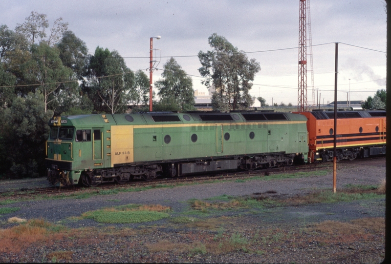 123877: Mile End Yard opposite Adelaide Rail Passenger Terminal ALF 23 (CLP 14 CLF 6), shunting MP9 SCT Train