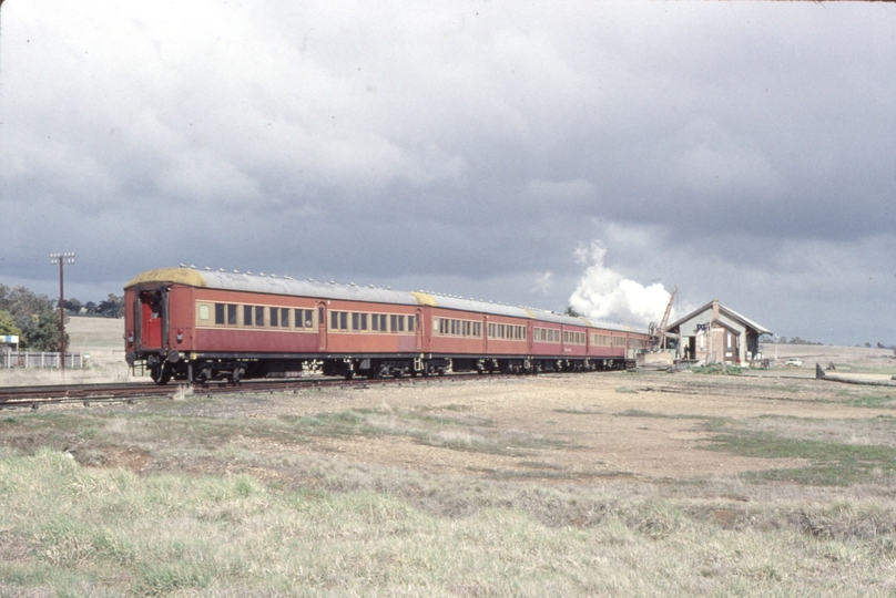 123964: Bungendore (1210 7319), shunting cars for ARHS (ACT), Fathers' Day Special into platform