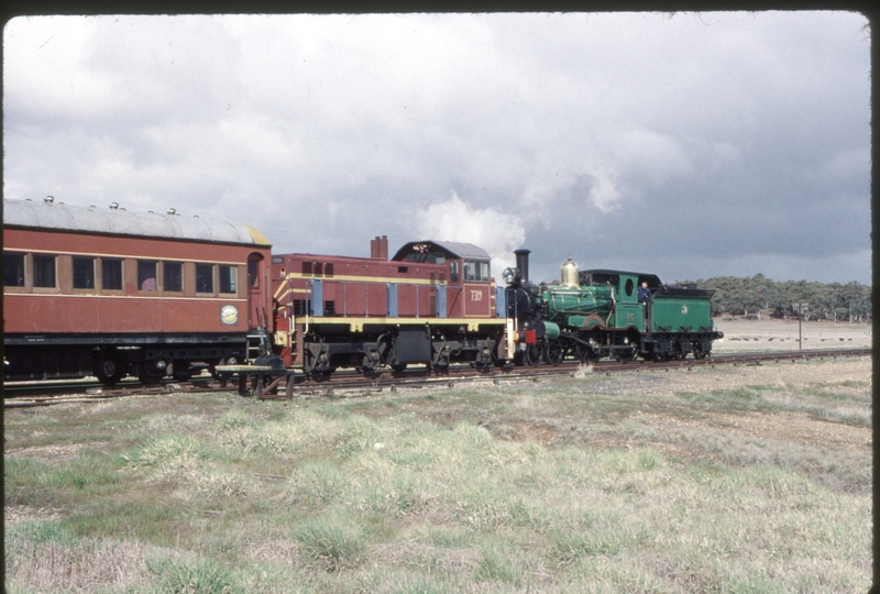 123965: Bungendore 1210 7219 shunting cars for ARHS (ACT), Fathers' Day Special into platform