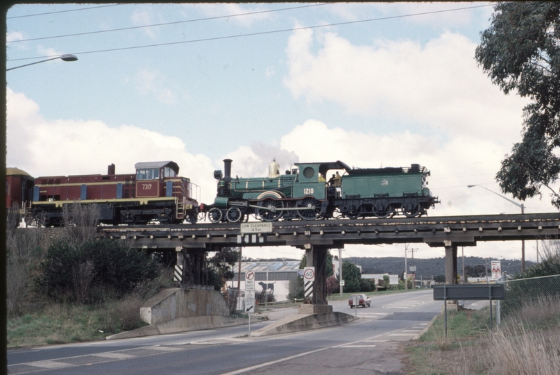 123976: Queanbeyan North Side km 320 Yass Road Underbridge 1210 7319 Down ARHS (ACT), Fathers' Day Special to Canberra