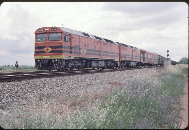 124093: Two Wells (down end), km 46 2PM9 SCT Train ALF18 CLP 14