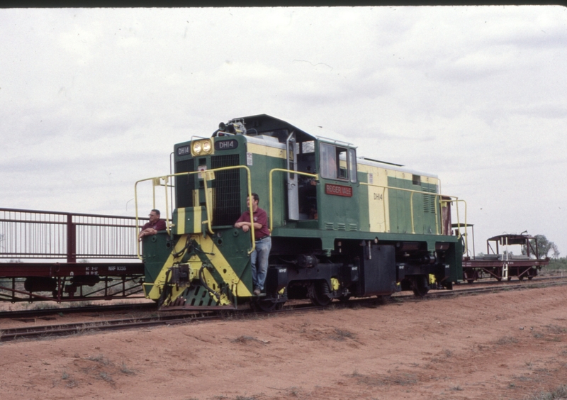 124187: Mt Ertiva DH 14 running round afternoon Passenger