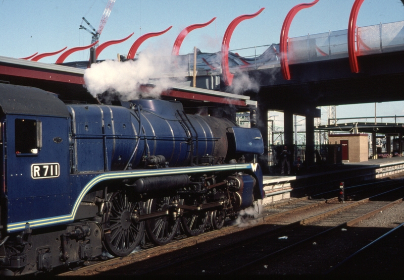 124228: Spencer Street 8207 Down Warrnambool Passenger R 711
