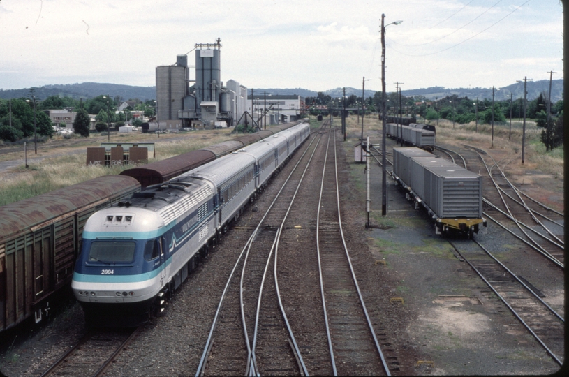 124280: Albury 604 Up Daylight XPT XP 2004 trailing