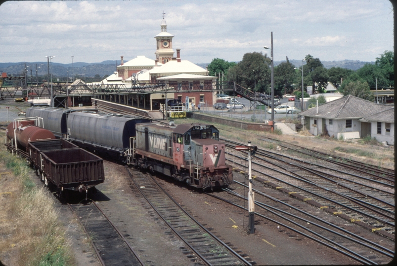 124283: Albury H 2 Shunting Manildra wagons