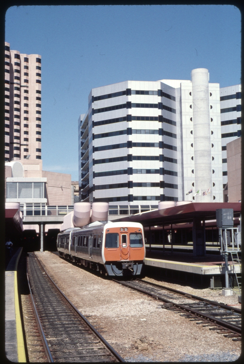 124346: Adelaide Down Suburban 3003 leading