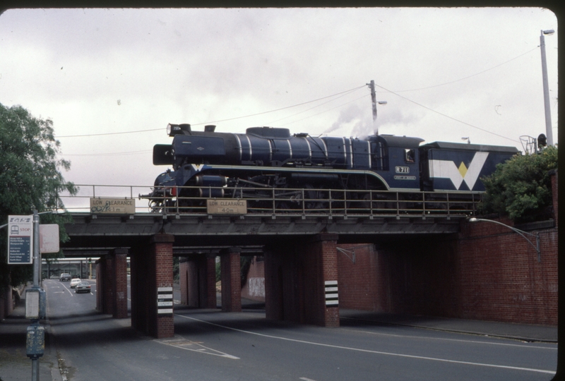 124387: Geelong Gordon Street 8207 Down Warrnambool Passenger R 711 (S 302),