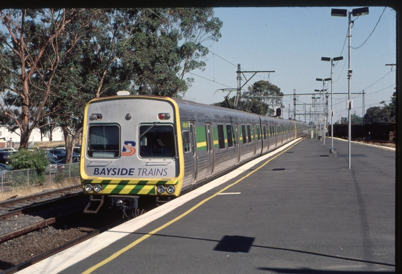 124391: Albion Up Suburban 6-car Comeng 495 M trailing