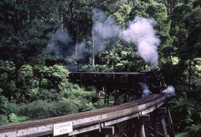 124406: Monbulk Creek Trestle No 9 10:00am Down Passenger 14A