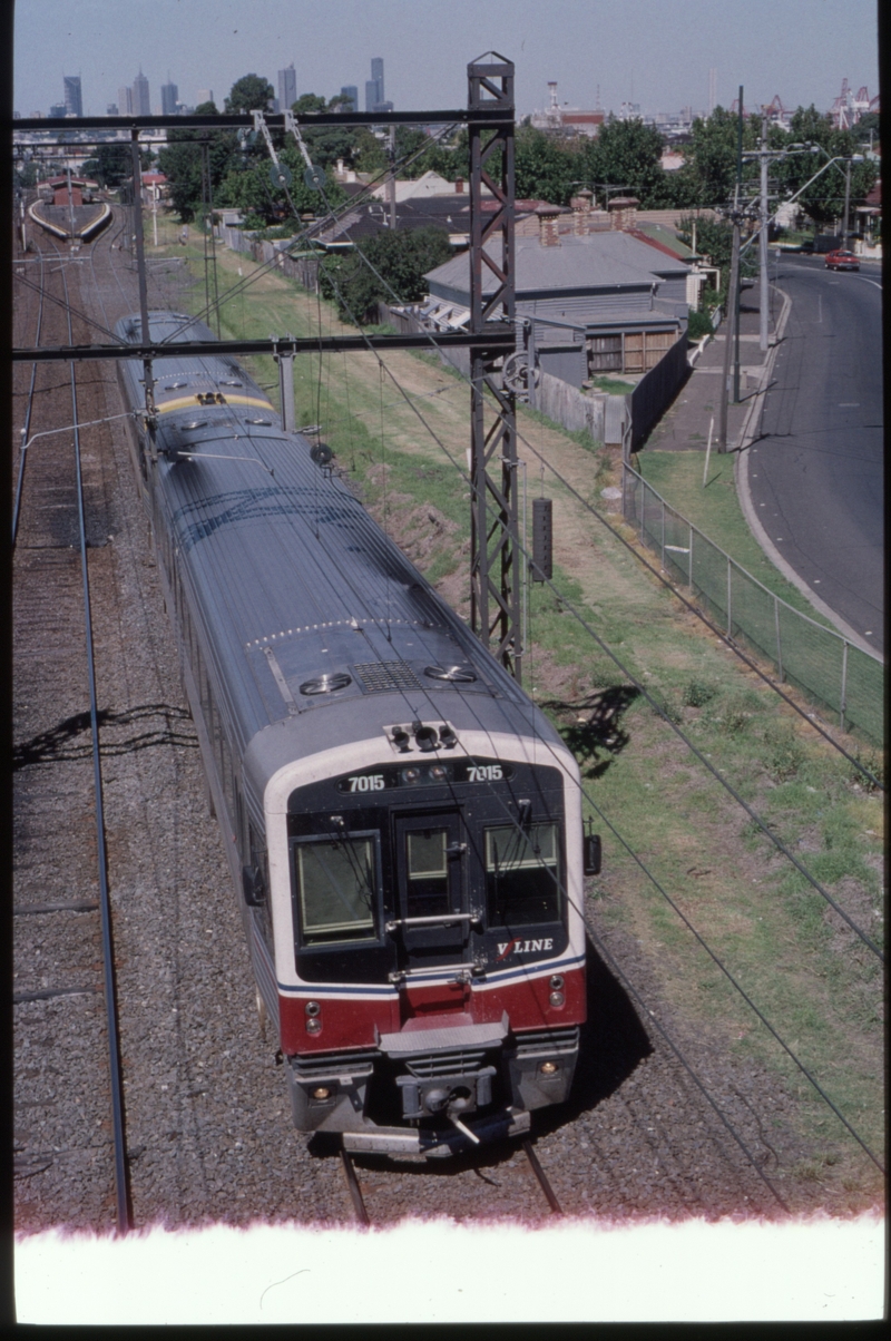 124532: West Footscray 8025 Down Sunbury Passenger 7015 7007