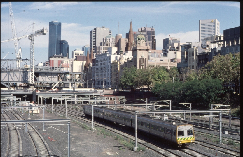 124545: Exhibition Street Bridge Down Empty Cars 3-car Comeng