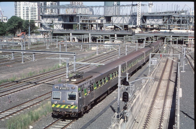 124549: Exhibition Street Bridge Down Lilydale Suburban 6-car Hitachi 78 M leading