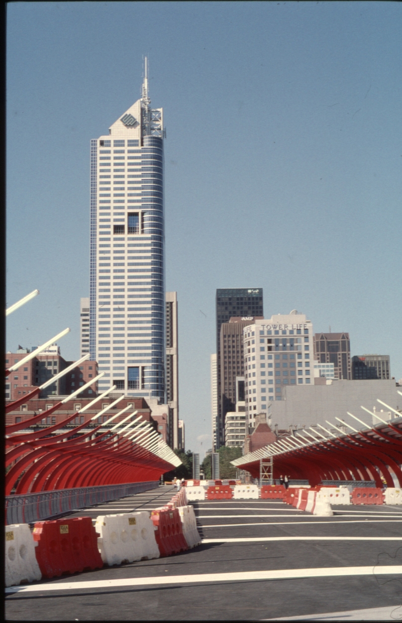 124570: Spencer Street Bourke Street Footbridge looking away from Docklands towards City