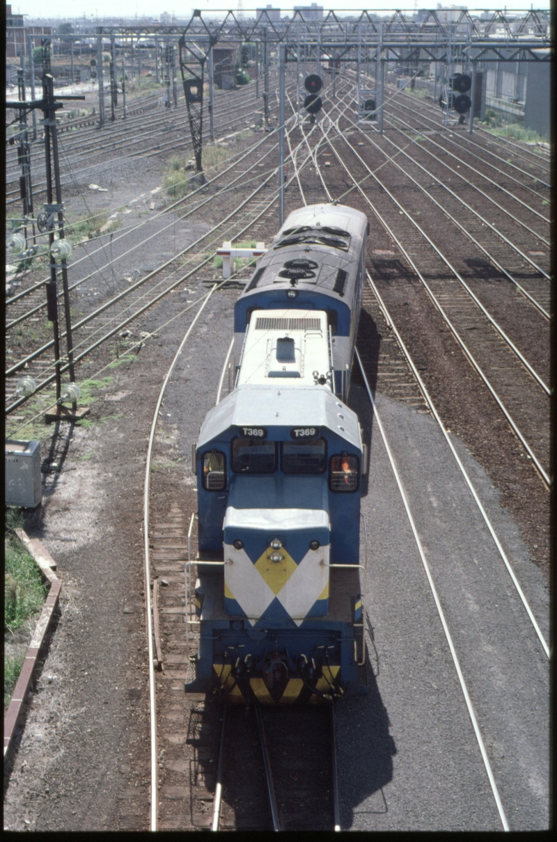 124588: Latrobe Street Bridge Light Engines to Spencer Street T 369 S 311