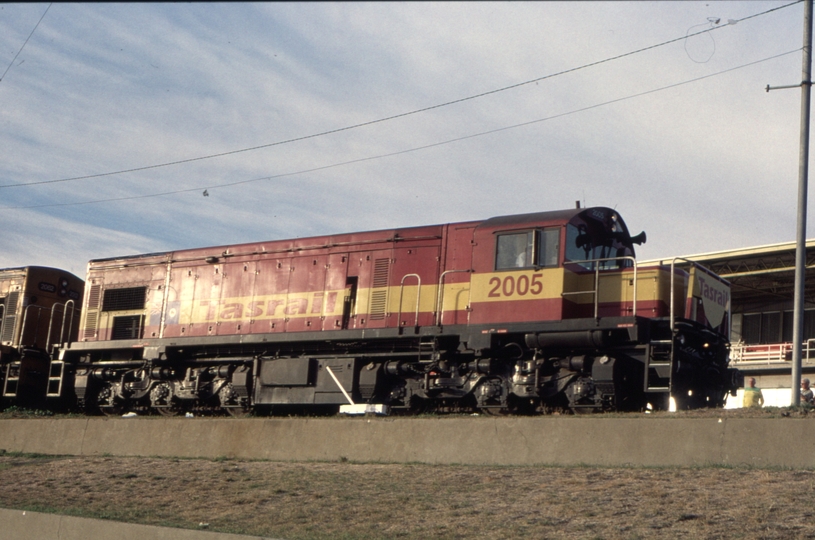 124603: Hobart (Regatta Stand), 2005 (QR2062 2007), shunting 35 freight from Burnie