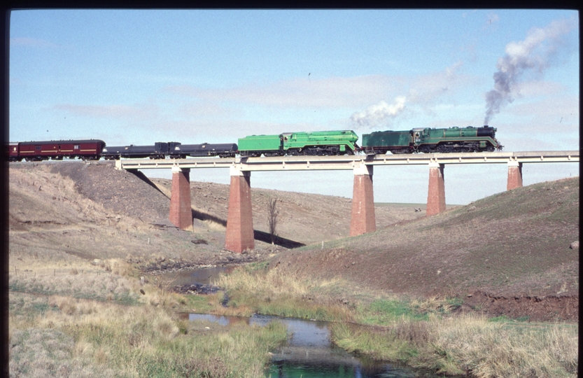 124837: Mount Emu Creek km 189 3830 3801 leading 8706 Down NSWRTM Special