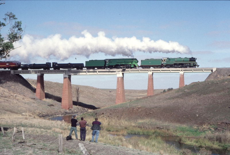 124839: Mount Emu Creek km 189 3830 3801 leading 8706 Down RTM Special