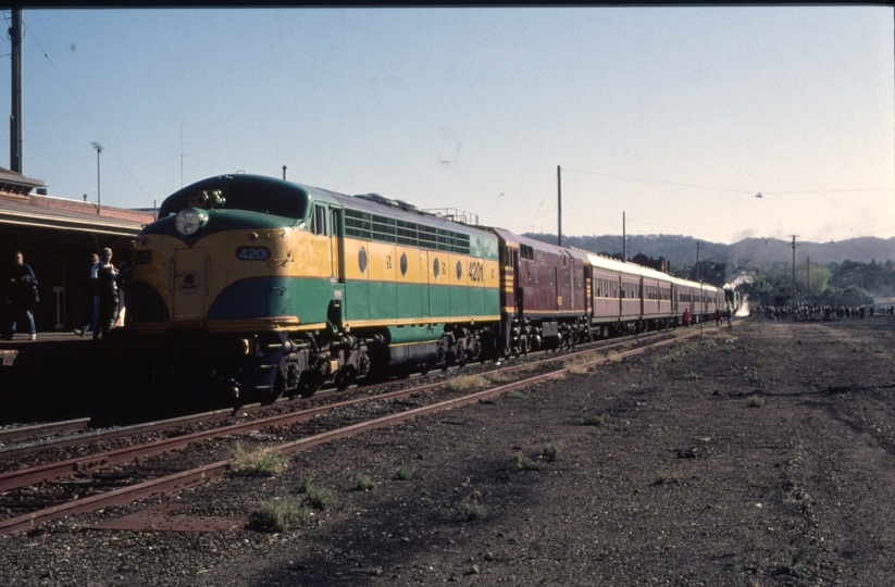 124847: Ararat 4201 44211 leading 8705 Up NSWRTM Special