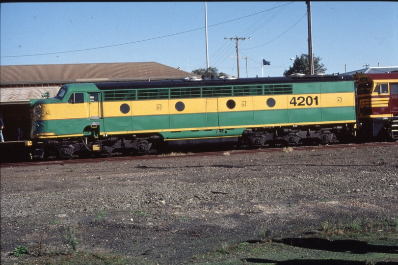 124848: Ararat 4201 (44211), leading 8705 Up NSWRTM Special