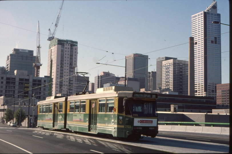 124861: Latrobe Street Bridge B1 2123 from Colonial Stadium to City