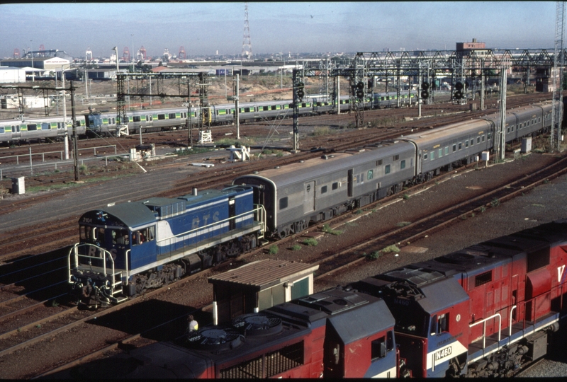 124862: Latrobe Street Bridge J 104 Up Empty Cars for NSWRTM Special