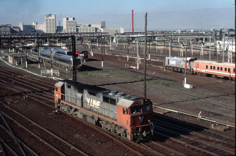 124870: Latrobe Street Bridge  N 462 Light Engine to Spencer Street in background P 14