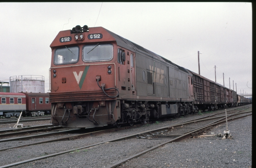 124915: Bendigo Down Freight (stabled), G 512