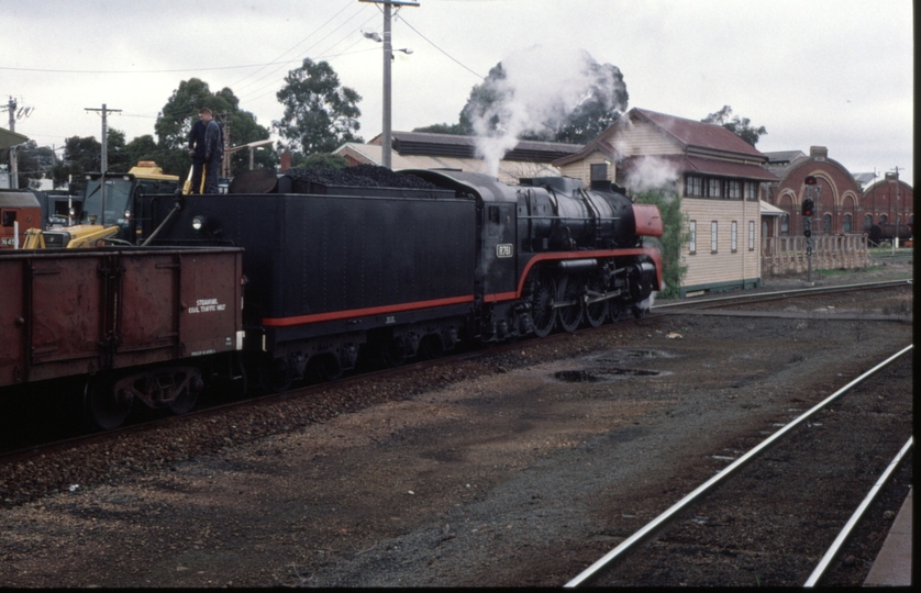 124920: Bendigo 8092 Up SteamRail Special R 761