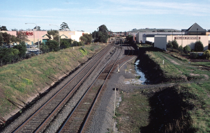 124961: Sunbury looking towards Melbourne from Down end overbridge