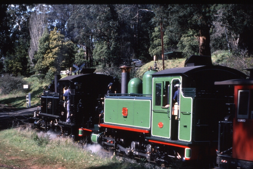 124999: Pinnock's Road Level Crossing No11 Down Passenger to Gembrook 8A 7A