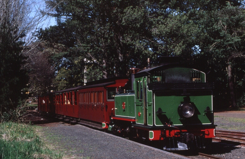 125009: Gembrook 7A placing cars for No 28 Up Passenger