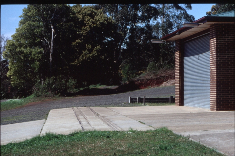 125019: Gembrook Fire Station Dual Gauge Tracks (610 mm & 762 mm), looking East