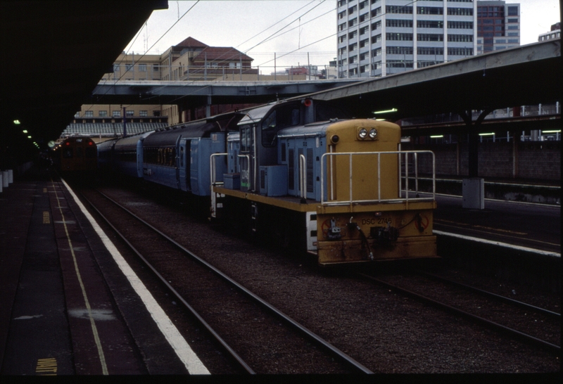 125221: Wellington Remote Control DSC 2746 placing cars for 4:11pm Masterton Passenger