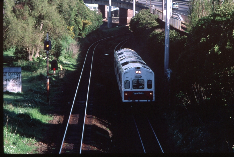 125243: Remuera (up side), Mauranui Avenue Avenue Footbridge 8:00am Suburban to Papakura ADL 810 (ADC 860),