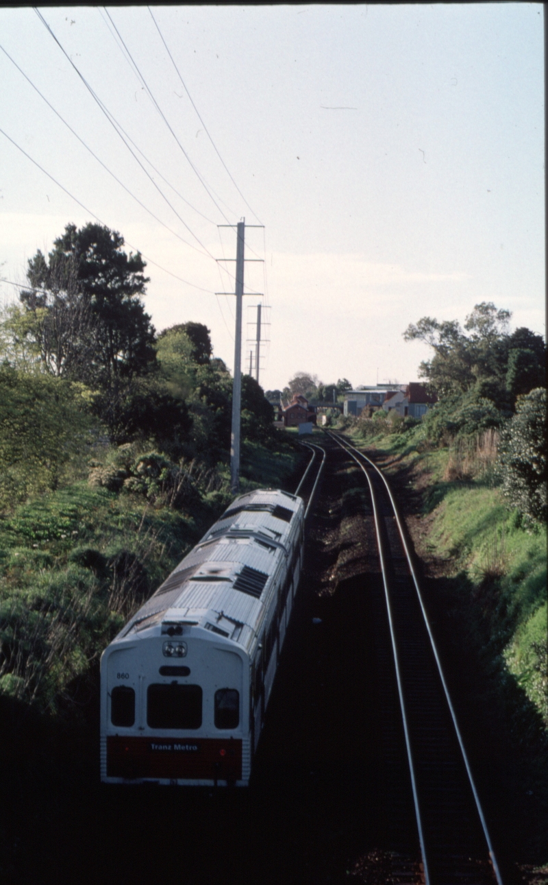 125244: Remeura (up side), Mauranui Avenue Footbridge 8:00am Suburban to Papakura (ADL 810), ADC 860