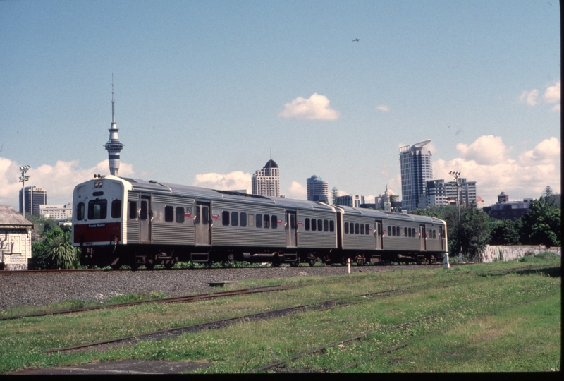 125265: Parnell 11:15am Suburban to Waitakere ADL 809 ADC 859