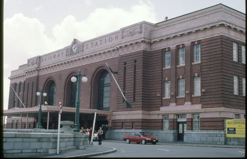 125332: Auckland Station Building