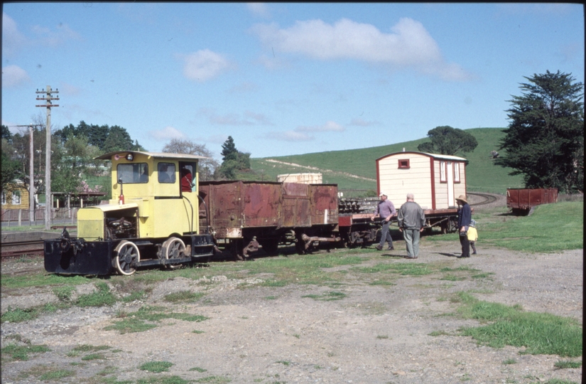 125502: Ormondville RNZAF 28547 Price 1941 shunting