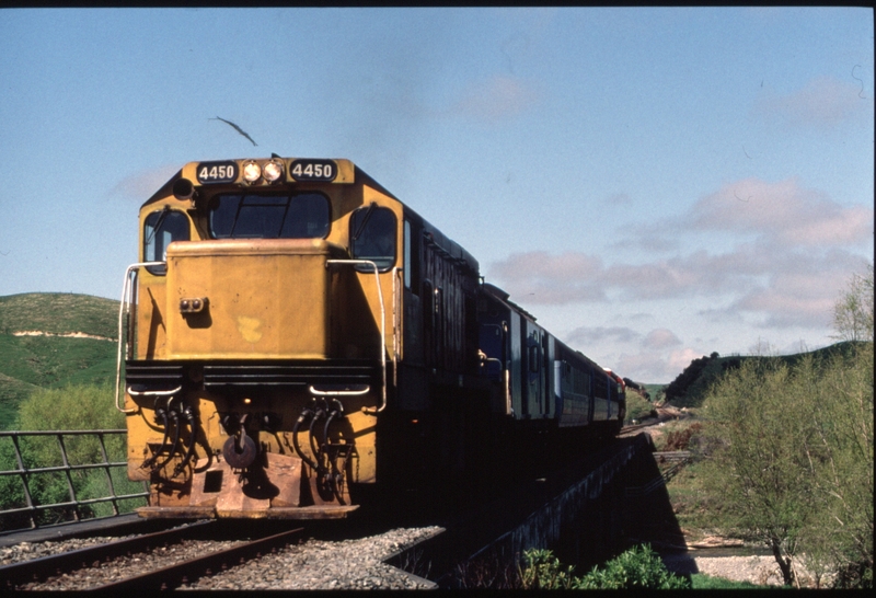 125565: Mangatainoka River Bridge DC 4450 leading RES Special to Woodville