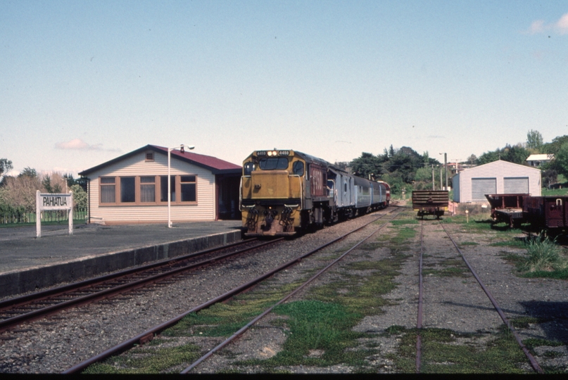 125576: Pahiatua DC 4450 leading RES Special to Wiidville